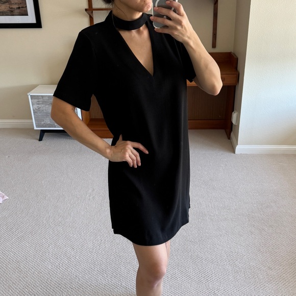 ZARA WOMAN Cut-Out V-Neck Shift Mini Dress - Picture 4 of 10